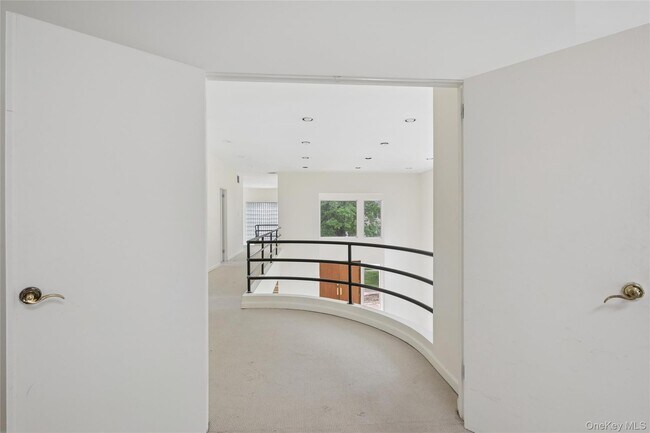 Building Photo - 67 Parkway Dr