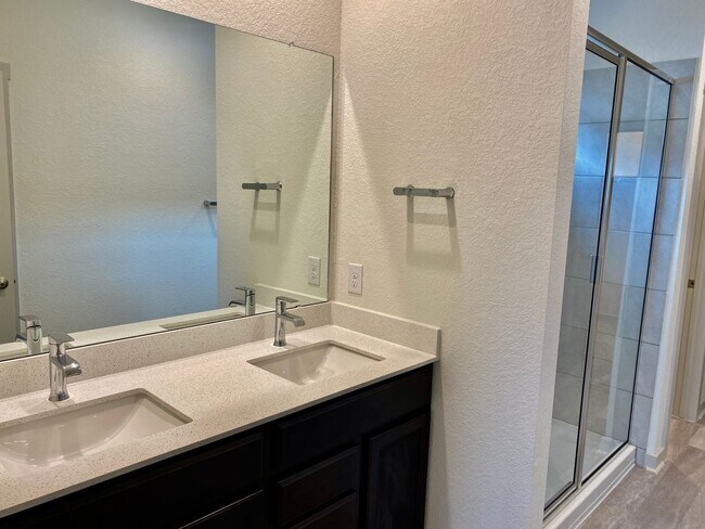Building Photo - Beautiful 3bed/2.5bath in Northeast Austin!!