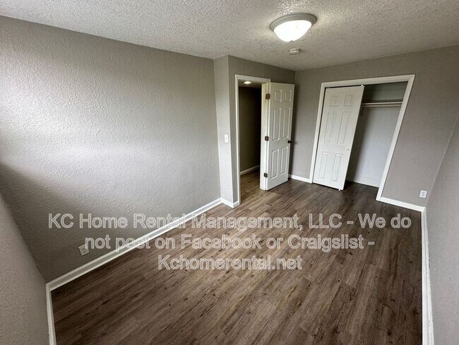 Building Photo - 300 Hill St