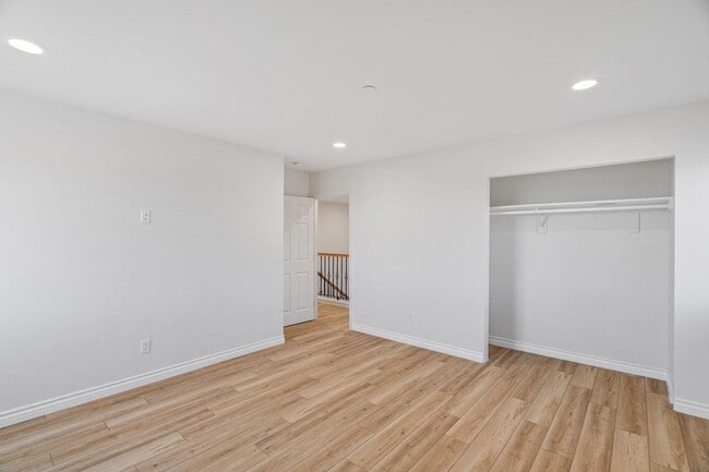 Building Photo - 5 Bedroom house with view