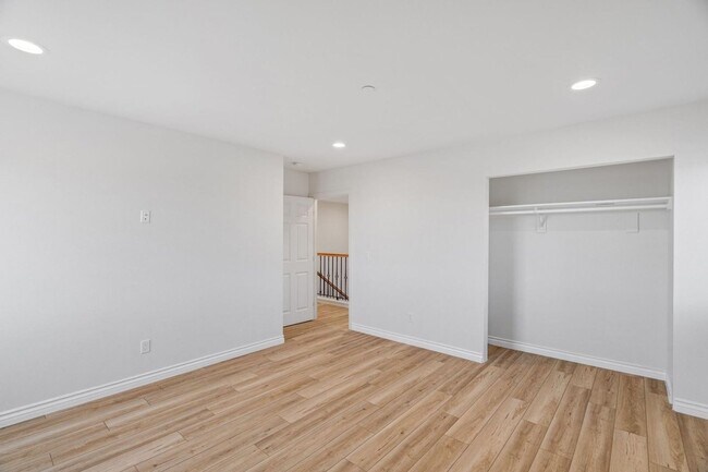 Building Photo - 8560 Grv Hl Ct