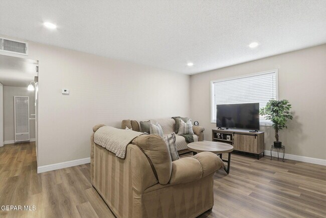 Building Photo - 4873 Mcgregor Dr