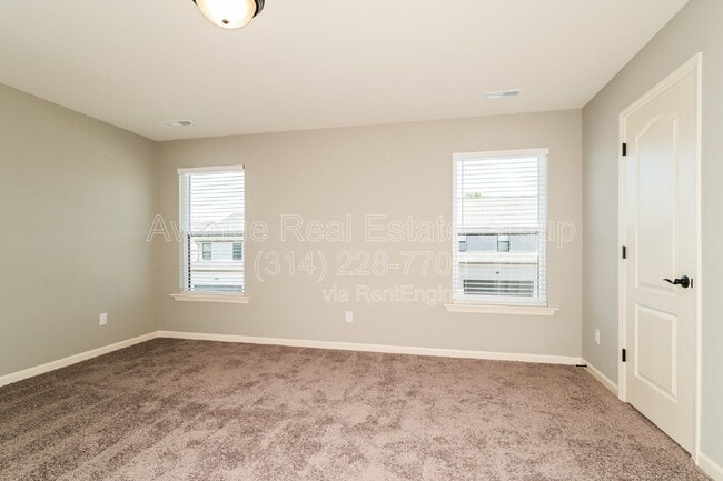 Building Photo - 39 Wingtip