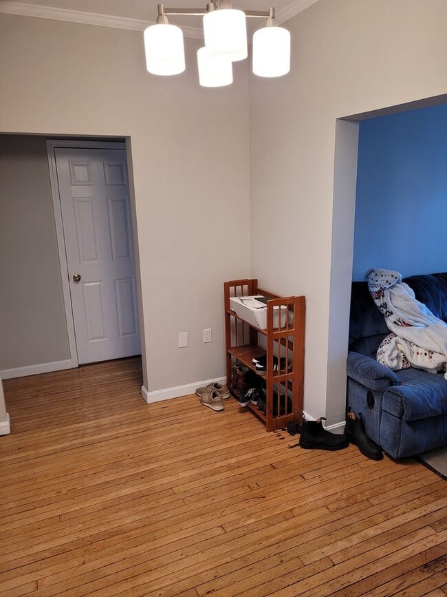 Building Photo - Awesome three bedroom apartment in Allston