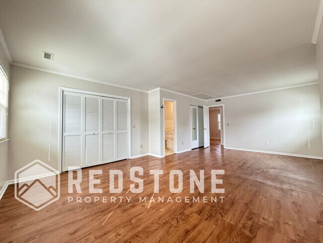 Building Photo - 136 Westview Dr