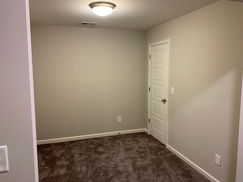 Building Photo - 6260 Townley Way