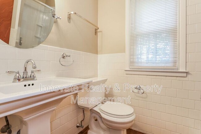 Building Photo - 1613 Kenmare Dr