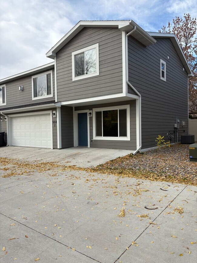 Primary Photo - Beautiful 3 Bed Townhome