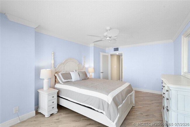 Building Photo - 9550 S Ocean Dr