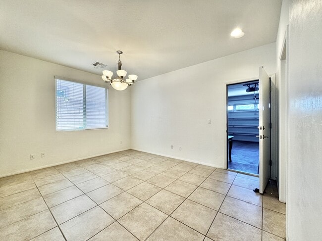 Building Photo - 10037 White Mulberry Dr