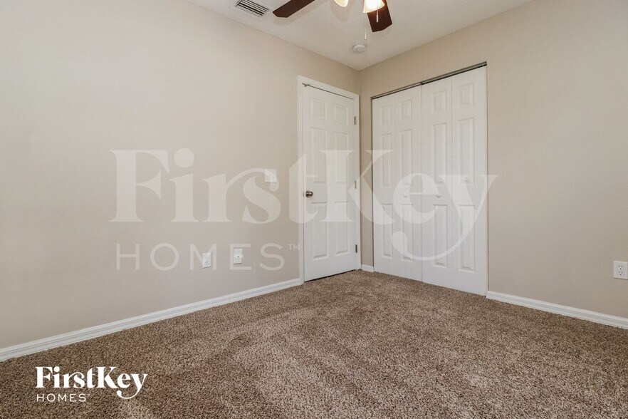 Building Photo - 2711 80th Ave E