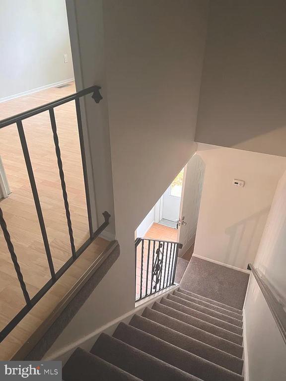 Building Photo - 207 Village Walk