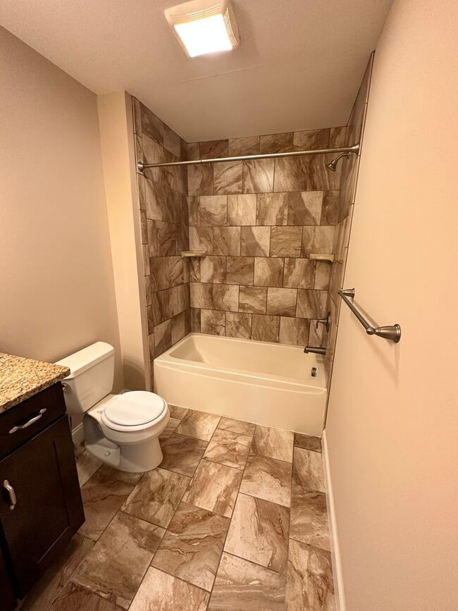 Building Photo - 2173 Versailles Dr