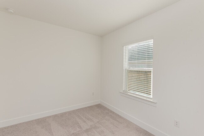 Building Photo - 1938 Westhill Dr