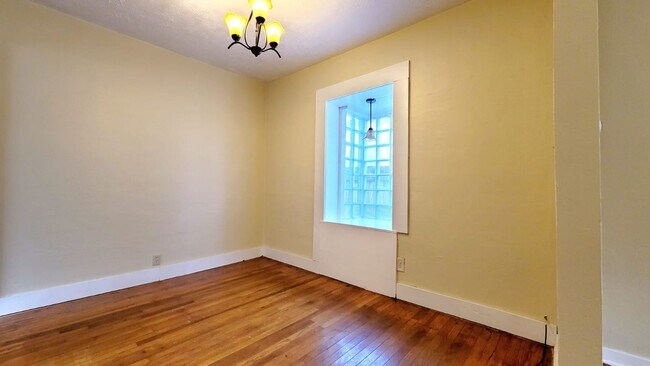 Building Photo - 1819 S Taylor St