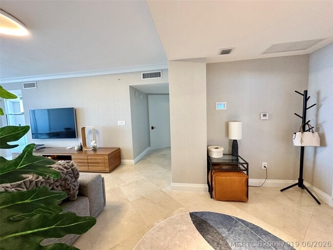 Building Photo - 18201 Collins Ave