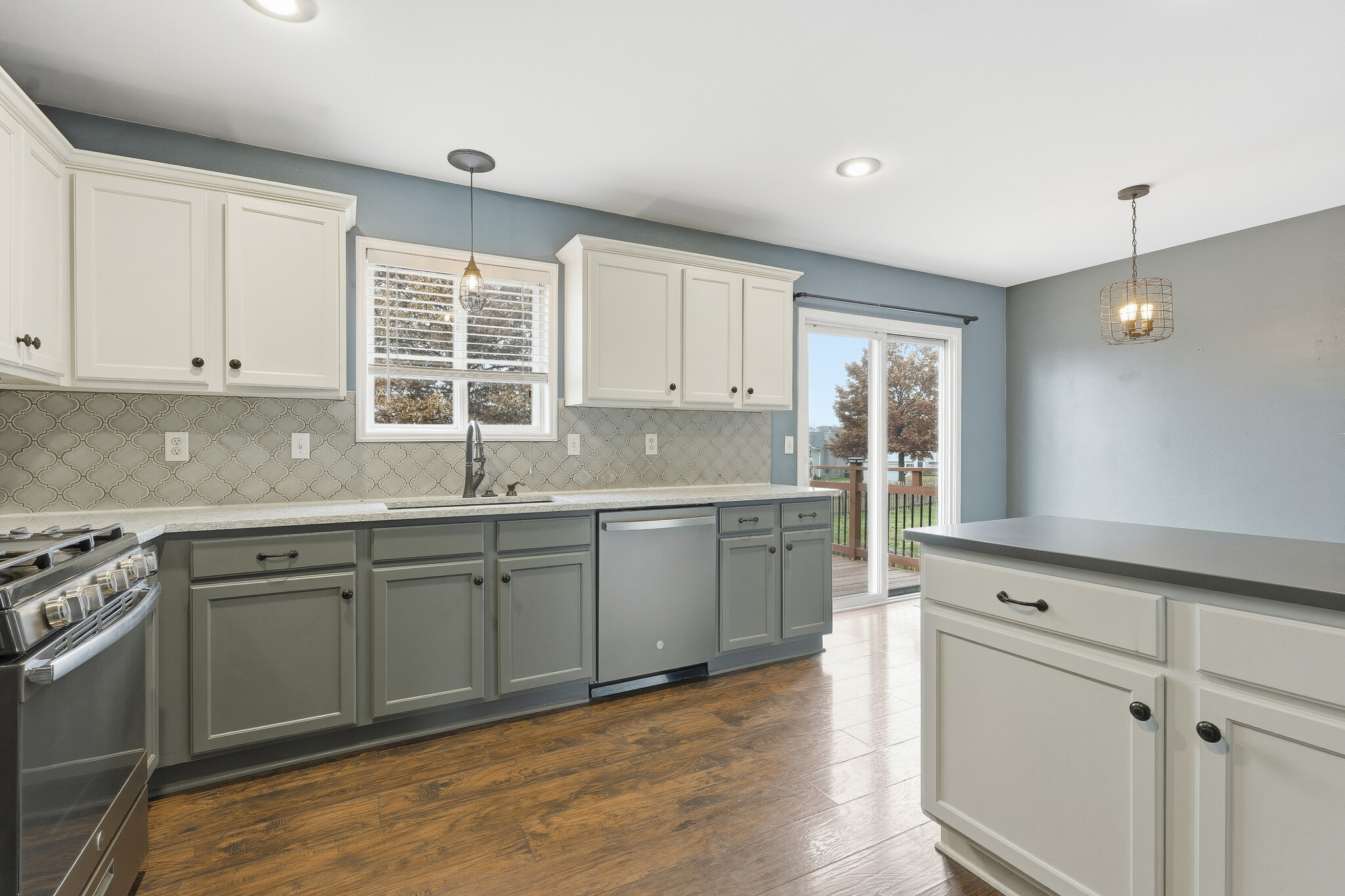 Building Photo - 11516 N Windsor Ave