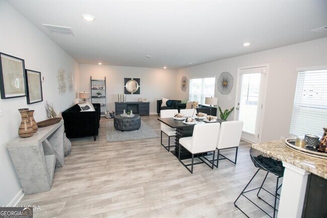 Building Photo - 178 Goodall Woods Dr