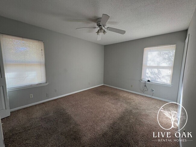 Building Photo - 714 Hemingway Dr