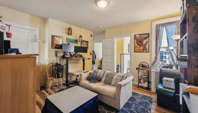 Building Photo - 5131 Pine St