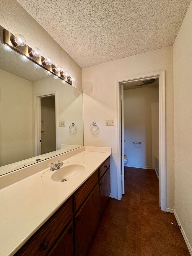 Building Photo - Duplex