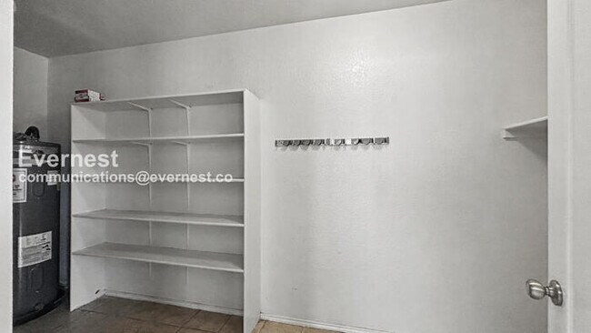 Building Photo - 4 Bed, 2.5 Bath Home with Garage / Pet-Friendly / Available Now!