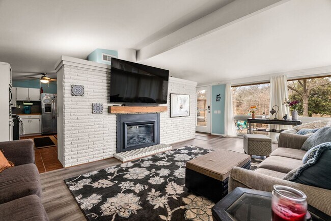 Building Photo - 1512 Waterside Dr