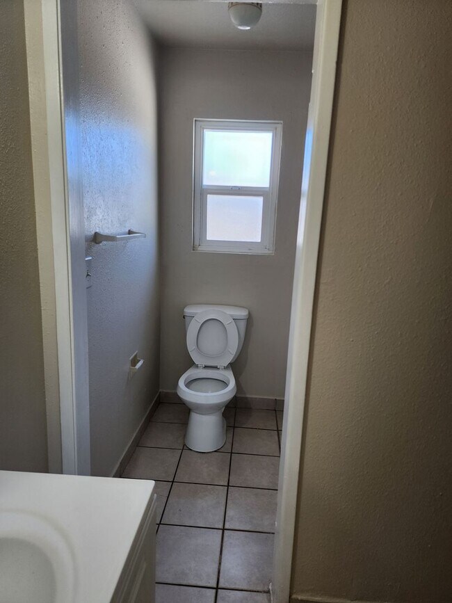 Building Photo - 3 bedroom 1 bath with Garage converted to ...