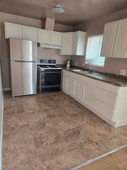 Building Photo - 5723 Hazeltine Ave