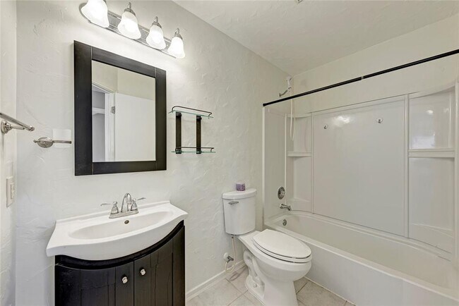 Building Photo - 1009 Riverlawn Dr
