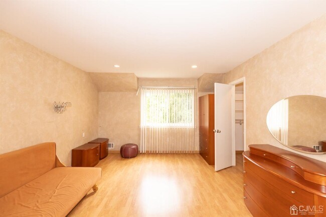 Building Photo - 1096 Schmidt Ln