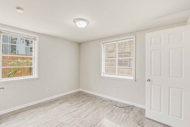 Building Photo - 1833 Orangeburg St