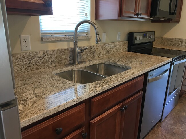 Building Photo - Upstairs Apartment of a Single Family Home