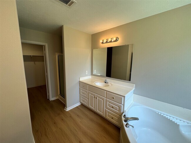 Building Photo - 16324 Sun View Ln