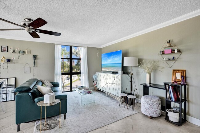 Building Photo - 1301 River Reach Dr