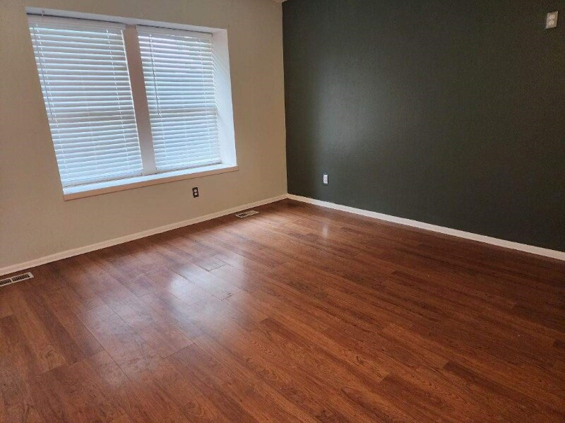 Building Photo - 3483 Foxridge Dr