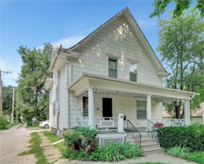 Building Photo - 1717 S 13th St