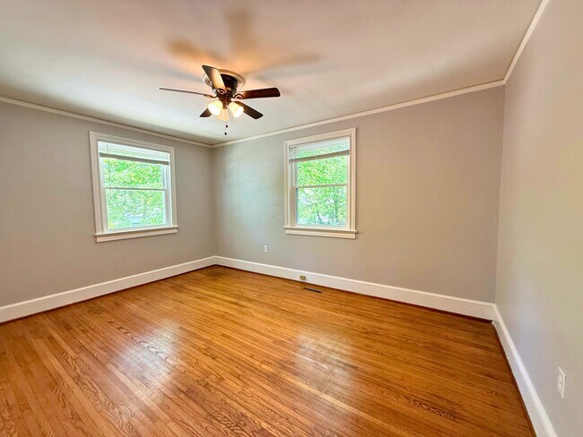 Building Photo - 202 Mayflower St