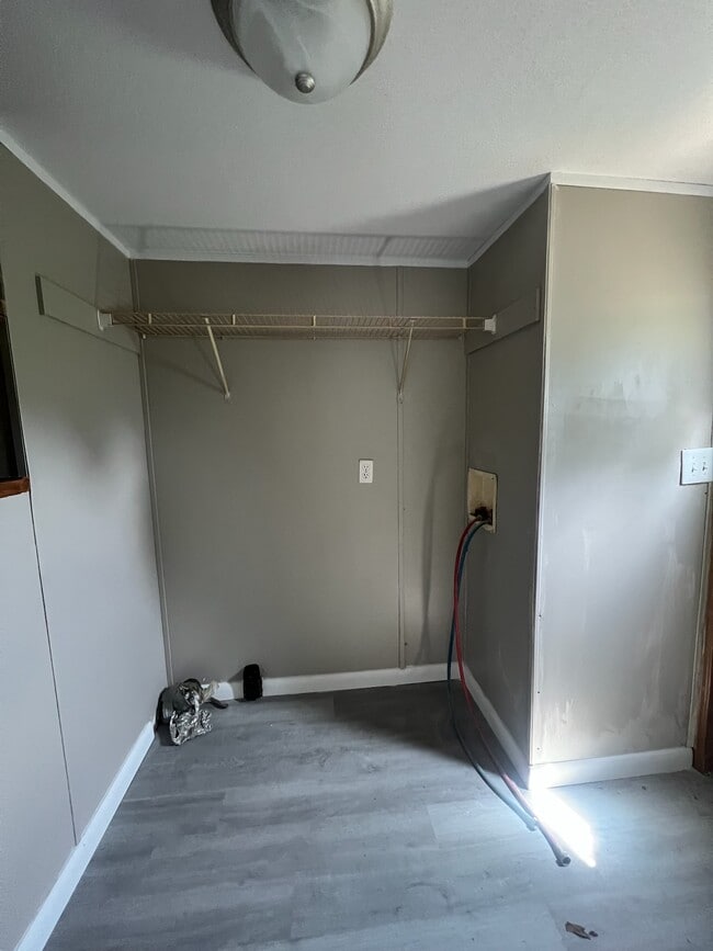 Building Photo - 183 Jolly Roger Dr