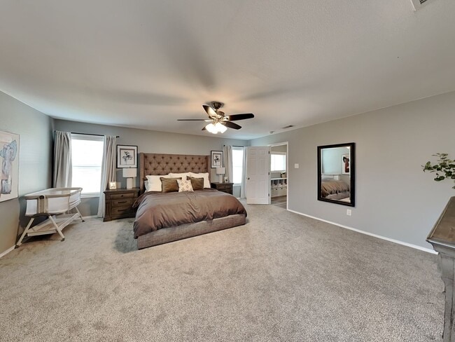 Building Photo - Terrific two-story home in the Twin Mills Addition! ***MOVE IN SPECIAL! $500 OFF FIRST FULL MONTH...