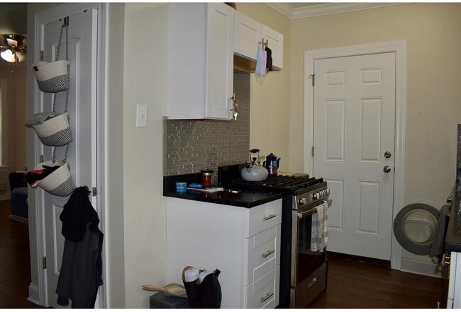 Building Photo - 3817 N Greenview Ave