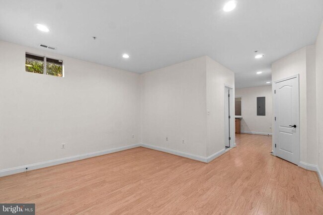 Building Photo - 620 N Bentz St