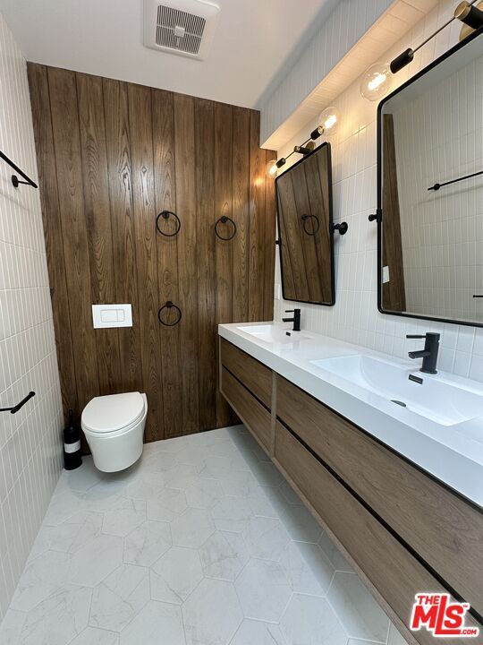 Building Photo - 7460 Woodrow Wilson Dr