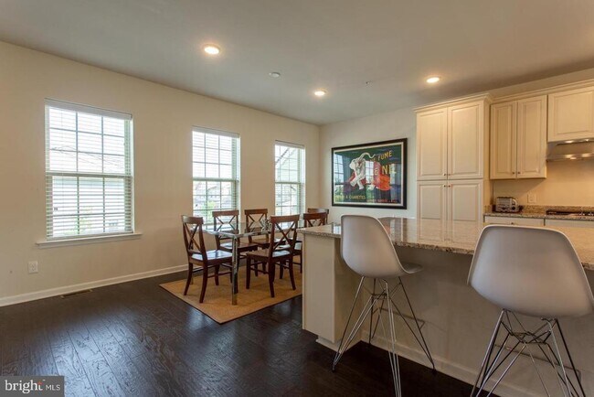 Building Photo - 121 Locks Farm Ln
