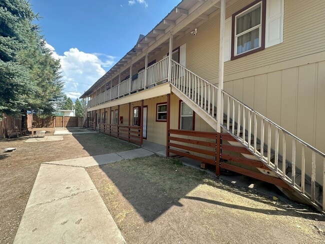 Building Photo - 304 Birch St