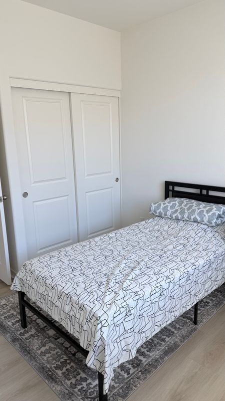 Building Photo - 3098 Acebo Dr