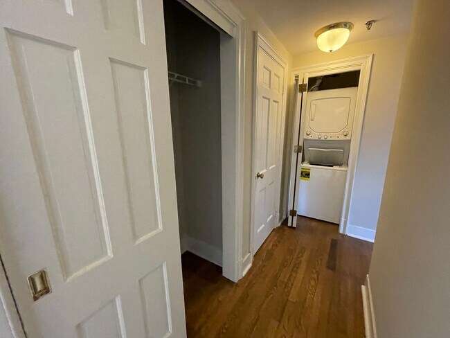 Building Photo - Junior League - 3039 M