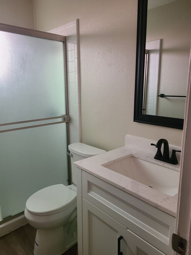 Building Photo - 139 W Lassen Ave