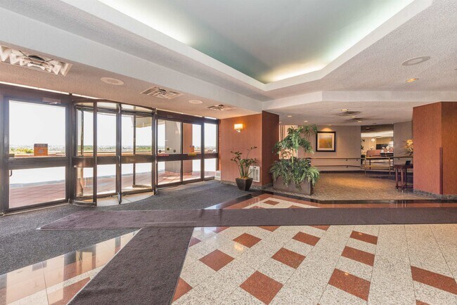 Building Photo - 1202 Harmon Cove Tower