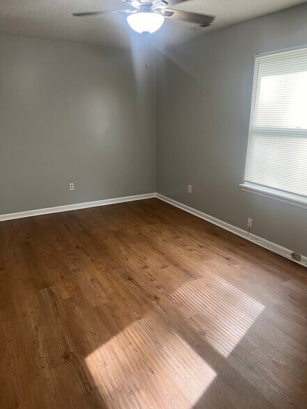 Building Photo - 1405A Stratton Place Dr